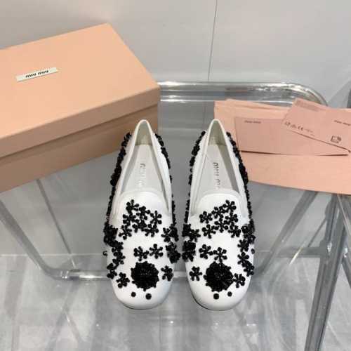 出厂p 。Miumiu谬谬2024早春夏走秀款缎面便鞋，纯手工绣亮片与人造仿水晶， 鞋面:进囗真丝绸缎 内里:进口羊皮里 垫脚:进囗羊皮里 大底:原版开模橡胶大