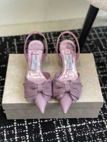代购级 早春水晶钻扣凉鞋 拖鞋Jimmy Choo 周仰杰25春夏系列 重逢惊艳 优雅邂逅 碰撞之美 时尚国外博主同款街拍推荐 造型大胆别致 小羊皮鞋面 搭配钻