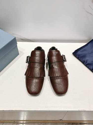 顶级品质Prada 25ss 普拉达走秀款复古流苏半拖鞋单鞋爆款！走秀款 复古感时髦满满 随意百搭 时尚休闲 独到味道，人人都爱也轻松驾驭 每年都会爆.足以征服