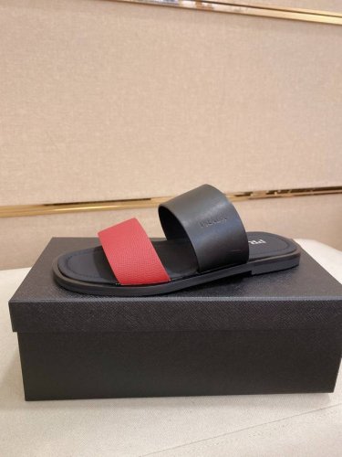 工厂p价 prada 拖鞋 顶级代购 男士春夏拖鞋专柜同步 鞋面意大利进口牛皮搭 标志图形高品质工艺 鞋底 原厂特供原版底 独家活动成型底超级舒适 原厂跟单货