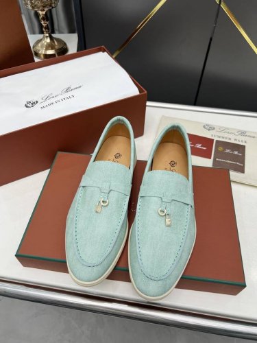 loro piana 诺悠翩雅四季经典款 于1924年4月24日一手创立现有的Loro piana公司 家族经营至今已是第六代 为讲求品味及对质量有要求的顾客提