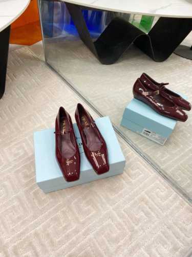 出厂 25 新品专柜新款玛丽珍系列上新 鞋面：原版定制牛漆皮私模五金扣激光穿孔工艺内里：特定混种羊皮内里大底：原版开模真皮大底 鞋码: 35-39 40定制不退