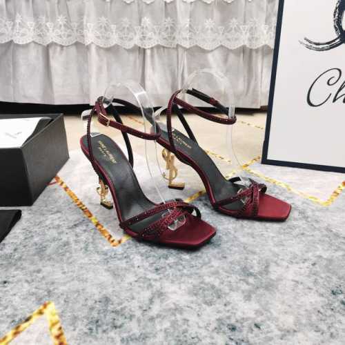上新 YSL 顶级高版本2025新款真丝烫钻交叉带凉鞋细节处理完美垫脚羊皮 质感细腻 AAA级意大利黑色真皮大底极致完美复刻1鞋面：进口真丝+烫钻2垫脚：进口羊