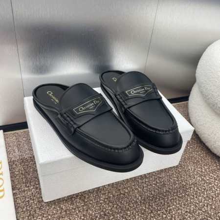 工厂p价p 迪奥 Dior 秋冬新款 D-Boy女鞋 Cd字母Logo穆勒鞋 明星同款平底圆头凉拖鞋 市场顶级版本 材质：鞋面进口开边珠小牛皮+水染牛皮内里+原 - 点击图像关闭