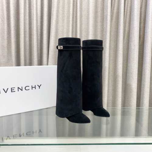 顶级版本 定做款 Givenchy纪梵希新款时尚鲨鱼齿长靴亮泽皮革靴 原版1:1开发，腿部饰有皮革束带，搭配金属扣，侧面饰有鲨鱼齿五金,杏仁形鞋头，包覆式坡跟9