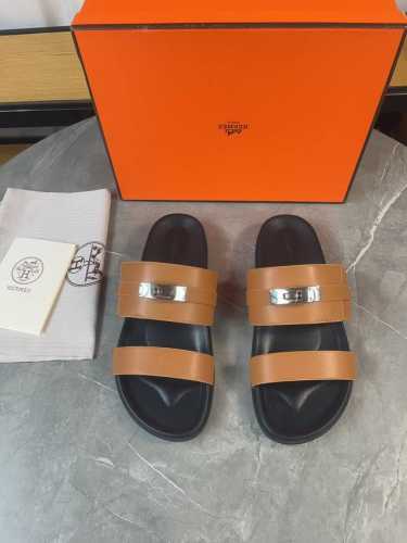 H家经典 情侣款 皮带扣 二舅拖 Hermes 爱马仕春夏凉拖系列！ 经典款型 一直都很火爆的二舅拖鞋- 凉鞋,随意各种搭配都很棒！！！ 鞋面：进口掌纹PU面