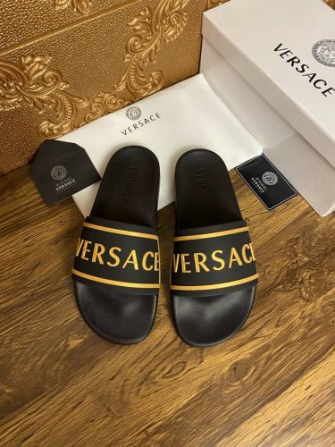 范思哲拖鞋 男鞋高端品牌 官网1:1最新力作：原版开模定制，面料釆用进口原版材料制作，升级版大底，更轻便，防滑。市场顶级品质，简单不失品味，潮人必备，时尚就在脚