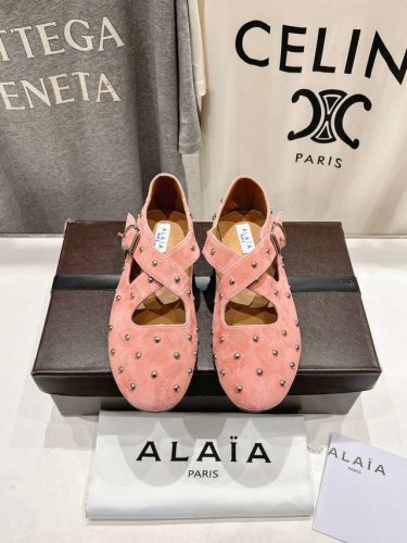 高版本出厂 独家新品 Alaia 阿莱亚25Ss 走秀款糖果色平底芭蕾舞鞋 最近超火的一款平底鞋 章小蕙同款 甜酷芭蕾风 人气超高的一款芭蕾舞鞋，浪漫又迷人 舒