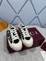 顶级版本 Gucci 古驰牛仔帆布板鞋 又酷又飒 时髦穿搭，要舒适度有舒适度！真的太好看啦 经典鞋型+英伦拼色设计 超耐看。原版倒模楦型，进口高端织针提花布呈现