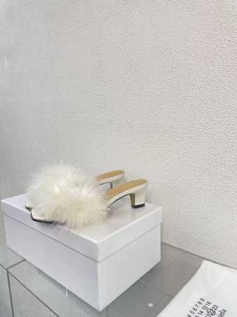 中跟 Mm6 羽毛拖鞋 Maison Margiela P350 大热时尚风 羽毛系列 白色 Mm6 Maison Margiela的实验性从功能主义的解构美学 - 点击图像关闭