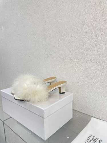 中跟 Mm6 羽毛拖鞋 Maison Margiela P350 大热时尚风 羽毛系列 白色 Mm6 Maison Margiela的实验性从功能主义的解构美学