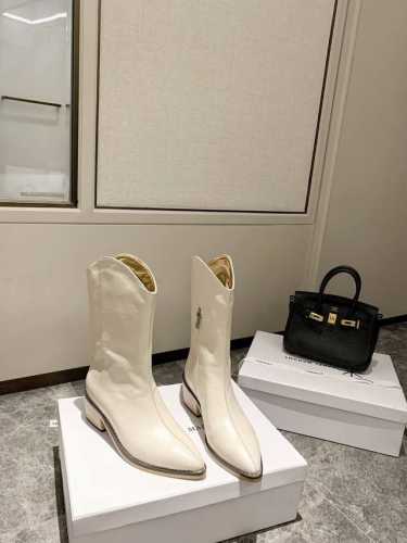 ISABEL MARANT 伊莎贝尔秋冬经典网红爆款长靴 一个用极简风格来陈述一对靴子的牌子必不可少的一款简单靴~诠释百搭的味道，整鞋马油皮制成， 内里:柔软透