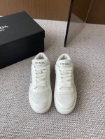 女 男 Prada 普拉达 新款休闲运动鞋 板鞋 情侣款顶级原版1:1版本 可对比市场任意版本 全部定制材料 独家开模大底 细节全部对版出货 连包装也做到跟正品