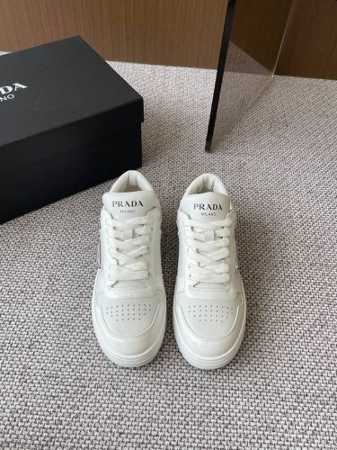 女 男 Prada 普拉达 新款休闲运动鞋 板鞋 情侣款顶级原版1:1版本 可对比市场任意版本 全部定制材料 独家开模大底 细节全部对版出货 连包装也做到跟正品