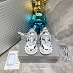 出厂价P P530 现货 新配色首发，自家工厂P原版1:1.开发，顶级版本 ，代购级别，细节自己看Balenciaga 巴黎世家三代 复古运动姥爷鞋 3代Tri