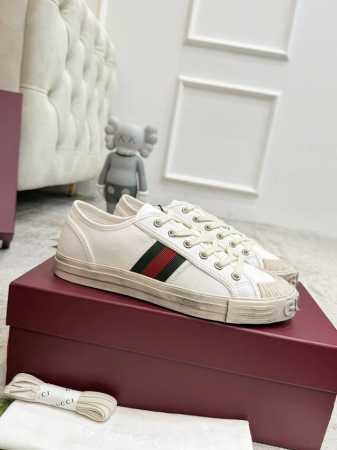 P350 35 40 39 45 Gucci Lido系列，设计灵感源自意大利海岸的夏日风 情和海滩俱乐部 Gg帆布匠心打造，鞋底周围采用轻微做旧效果，鞋底巧妙 - 点击图像关闭