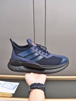 Moncler蒙口男士户外系带运动鞋 具有舒适防滑性能 专为户外跑步或都市漫步而设 兼备创新 功能性与图形细节于一体 从高山氛围汲取灵感 诠释潮流时尚 多种原版