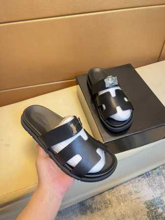 爱马仕 原单品质，官网原版1:1. 2024新品男士休闲拖鞋, 原版皮字母织带搭配制作，高端品质, 原版大底宽松舒适，百搭时尚单品！Size 38-44， - 点击图像关闭