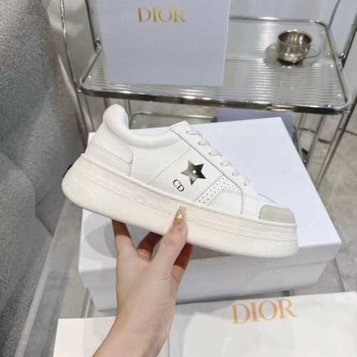 Dior迪奥 P: 女款 码数：女35-41 女40.41 Dior迪奥2024年新款幸运星，明星运动鞋，提高了现代风格的标志线。鞋面采用白色小牛皮精心裁制而成