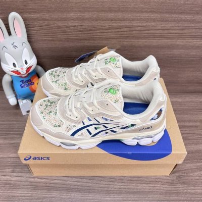 Needles X Asics Gel-Nyc 皮革 炫酷 减震防滑耐磨 低帮 生活休闲鞋 米棕蓝 货号: 1202A441-250 包装:全套得物配件毒盒配纯