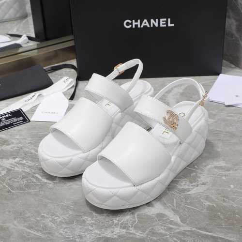 顶级版本 Chanel 香奈儿 24Ss厚底跛跟凉鞋 材料面料：牛皮 内里：羊皮 大底：原版大底 跟高：7.5Cm 码数：35-41