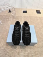 代购级 prada 普拉达 25Ss春夏新款 德训鞋 休闲鞋 精工制造 缝线均匀 皮质质感一览无余 多色拼接 时尚大方 柔软舒适透气 外侧饰有prada字母徽标