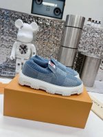 限男款！驴家新款乐福鞋出货 Lv Space Lander本款乐福鞋取材 Monogram 丹宁布，Lv标识点缀鞋身，搭配光滑小牛皮革饰边，搭配饰有 Monog