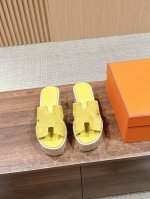 爱马仕松春夏新款糕厚底拖鞋 百搭热销款新色 好看好穿还高级，材质牛皮鞋面 底厚8.5Cm 顶级精品35-39 40 41定做不退换