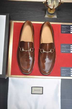 出厂价 意大利顶级奢侈男鞋巨头 Gucci 古奇 全牛皮内里 新款报到原汁原味的欧式风格 赏心悦目为了让鞋子更加耐用不变形制作继续沿用传统做法 但仍然不乏创新皮 - 点击图像关闭