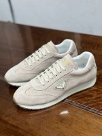 436 Prad*普拉达2025春夏新品男士高端运动鞋，这款运动鞋休闲百搭，选用进口牛皮打造，进口羊皮内里，轻质发泡大底，脚感非常舒适，运用柔和简洁的线条勾勒出