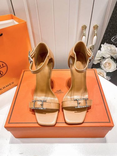 出厂： 钻扣10Cm Hermes 爱马仕2025顶级专柜 初夏新款 官网上新 全网首发 Hermes 爱马仕 25Ss H扣粗跟凉鞋 Hermes 凉鞋 H扣