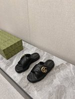 Gucc*春夏最新女士拖鞋Ins爆款现货发售原版购入开模，原版一致大底私模开版交叉式特别包脚舒适，松口和勒脚都不会有脚感舒适升级版pu发泡大底鞋面羊皮内里羊皮独