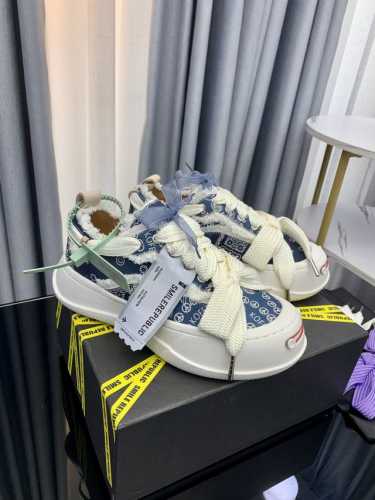 版本升级 新款乞丐鞋上架 SMILEREPUBLIC 厚底开口笑帆布鞋系列 檀健次，李晨，徐璐，程潇，王霏霏同款，以“SMILE”为灵感来源 主打柔软的帆布设计