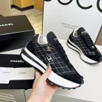 Chan*l p小香C家春夏新款运动鞋 无敌漂亮又好穿的小香运动鞋，真的不允许喜欢小香的小仙女们没有拥有它 非常轻便，内里也是超级软，超级舒服，无敌好穿 ，鞋面