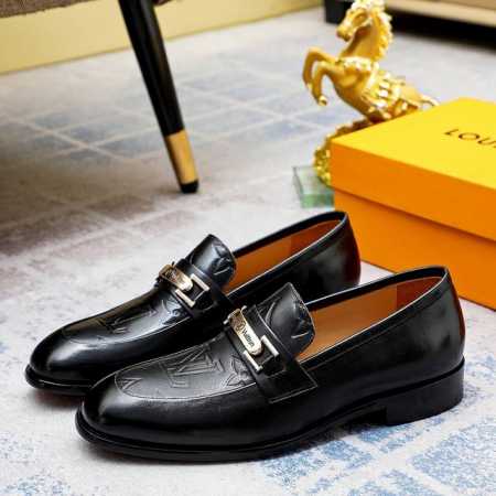 工厂价 Louis Vuitton 里 路易威登 新款男士休闲商务皮鞋官网原版复制，鞋面采用进口官网1:1材料制作意大利牛皮面，水染内里绝非一般的工艺制造，大厂 - 点击图像关闭