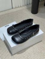 Untitlab 小众设计师belts ballerina系列25春夏新款朋克风平底单鞋 芭蕾舞鞋鞋头采用不规则方形线条设计.概予脚趾充分空间感.鞋口皮带扣造型