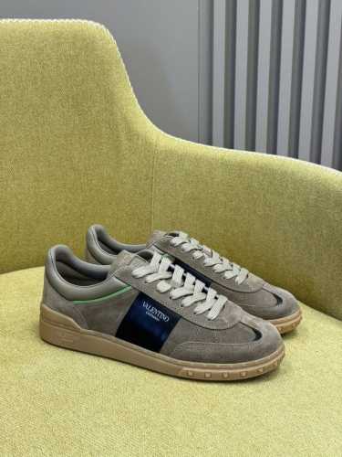 出厂 顶级版 valentin O Ss24 New Arrival v家 春夏德训鞋新品 情侣款 舒适好穿经典百搭不挑人 小牛皮材质 质感拉满 恰到好处的细节