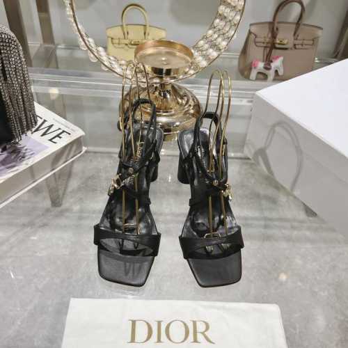 出厂 迪奥 Dior 2024春夏新款高定系列 C’Est 粗跟方头女鞋 明星同款cd字母logo五金扣高跟交叉绑带凉鞋 顶级高端版本 材质:鞋面进口小牛皮+水