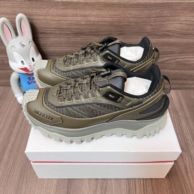 590 顶级版本Moncler盟可睐Trailgrip网布系带圆头低帮运动休闲鞋军绿色。 码数：36-46码 编码: 23A4M00010M2058 全套得物包