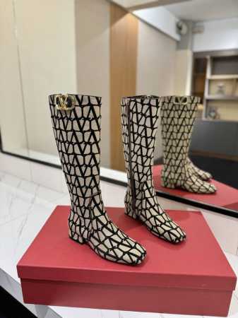 VALENTINO GARAVANIVLOGO TYPE ROSSO红V标志靴子 -钯金色调VLOGO TYPE镂空装饰 -侧面拉链开合 -V专柜最新款 顶级版 - 点击图像关闭