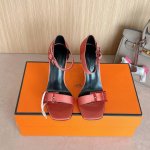 10.5Cm 组图 新配色出厂价p Hermes 爱马仕 Judy 105高跟凉鞋 时尚又百搭 搭配Hapi鞋扣 超级舒服 每个细节都做到极致 搭配同色调标志性