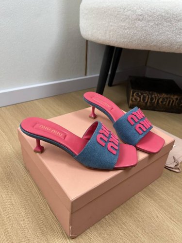 Miumiu缪缪 2025 miu家2025春夏新品 专柜最新爆款3D刺绣Logo 蝴蝶结 字母扣 小猫跟拖鞋系列 小红书力推爆款 原版购入开发 做货 Miu家