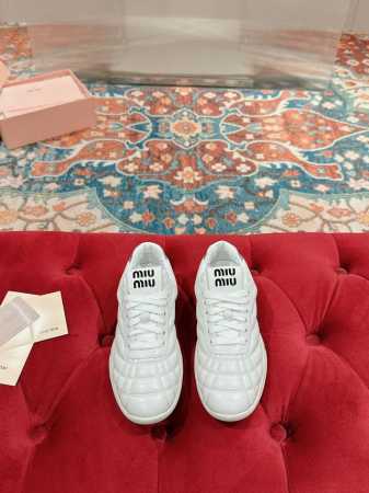 Miumiu缪缪24Fw走秀款棒球鞋 系带休闲增高百搭小白潮鞋 新出的‘舒适度真的让人一整个心都融化鞋型整体都狠秀气不笨重、圆头休闲鞋 鞋面: 原版金属牛皮 内 - 点击图像关闭