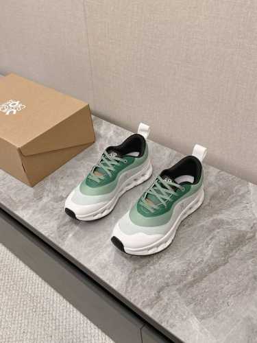 Loewe罗意威 X On Cioudtilt2.0跑鞋情侣款 罗意威 Xon 昂跑全新合作系列 时尚，品牌与瑞士高性能运动品牌on携手打造的此系列作品专为城市