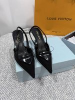 代购品质 Prada 普拉达春夏新款原版复刻 实力来袭！ 当红巨星金晨同款凉鞋，时髦百搭Nice单品，意大利专柜代购原版鞋开发，1比1照足原味复刻。今年的主题就