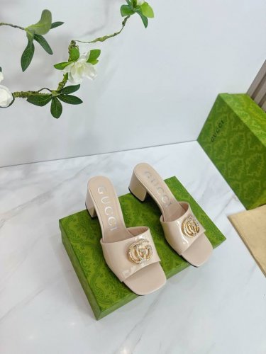 出厂 2025 Sss新款报到 Gucci 古*奇 原单品质 原汁原味的欧式风格 上脚非常完美穿搭上配此鞋 优雅大方 晶莹剔透 无论种各配件材质 都是家独一比一