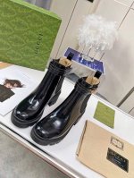 工厂p价 女装女鞋 运动原单新版古琦Gucci 热卖6寸踝靴 开边珠版面非常好搭配两侧配Logo饰扣 方便穿脱，可拆卸饰扣袋 特显复古英伦风。 跟高：6Cm 面