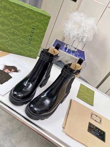 工厂p价 女装女鞋 运动原单新版古琦Gucci 热卖6寸踝靴 开边珠版面非常好搭配两侧配Logo饰扣 方便穿脱，可拆卸饰扣袋 特显复古英伦风。 跟高：6Cm 面