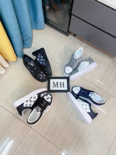 出厂价p Lv 男鞋高端品牌：官网1：1最新力作：鞋面采用意大利进口头层牛皮搭配特殊材料全真皮内里制作，让行走更加便捷舒适！独家新款，惊世之作！打造时尚个性衬托