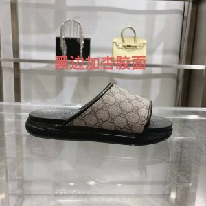 gucci］ Size：40-46 2025古奇男士新款夏季新款男款一脚蹬凉拖鞋 该单品的灵感源自意大利海岸的夏季精神和海滩俱乐部，是 Gucci Lido 的